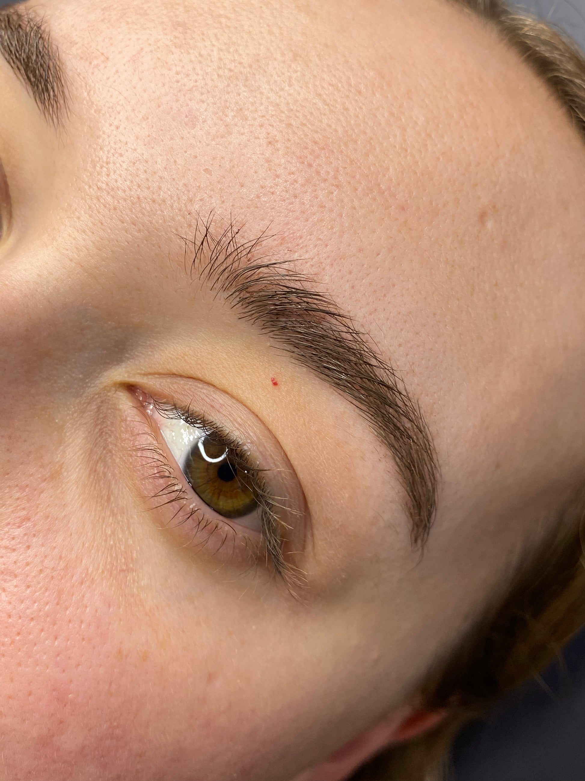 TINTED BROW GEL
